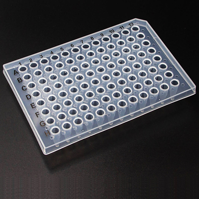 วัสดุสิ้นเปลืองในห้องปฏิบัติการแผ่น PCR 96 หลุมพร้อมฟิล์มปิดผนึก USP อนุมัติวัสดุ PP ฆ่าเชื้อแล้ว