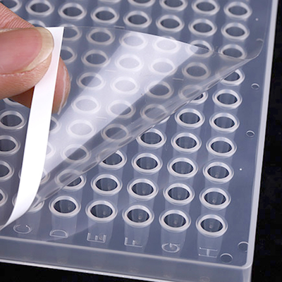 PCR ฟิล์มป้องกันการซึมผ่านสูง 96 Well Microplate ฟิล์มปิดผนึกโปร่งใส PCR ฟิล์มปิดผนึกแผ่น
