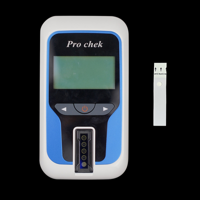 เครื่องวัดน้ำตาลในเลือดใช้งานง่ายแถบทดสอบ Glycosylated Hemoglobin (HbA1C) (วิธีเคมีแห้ง) ลงทะเบียน CE